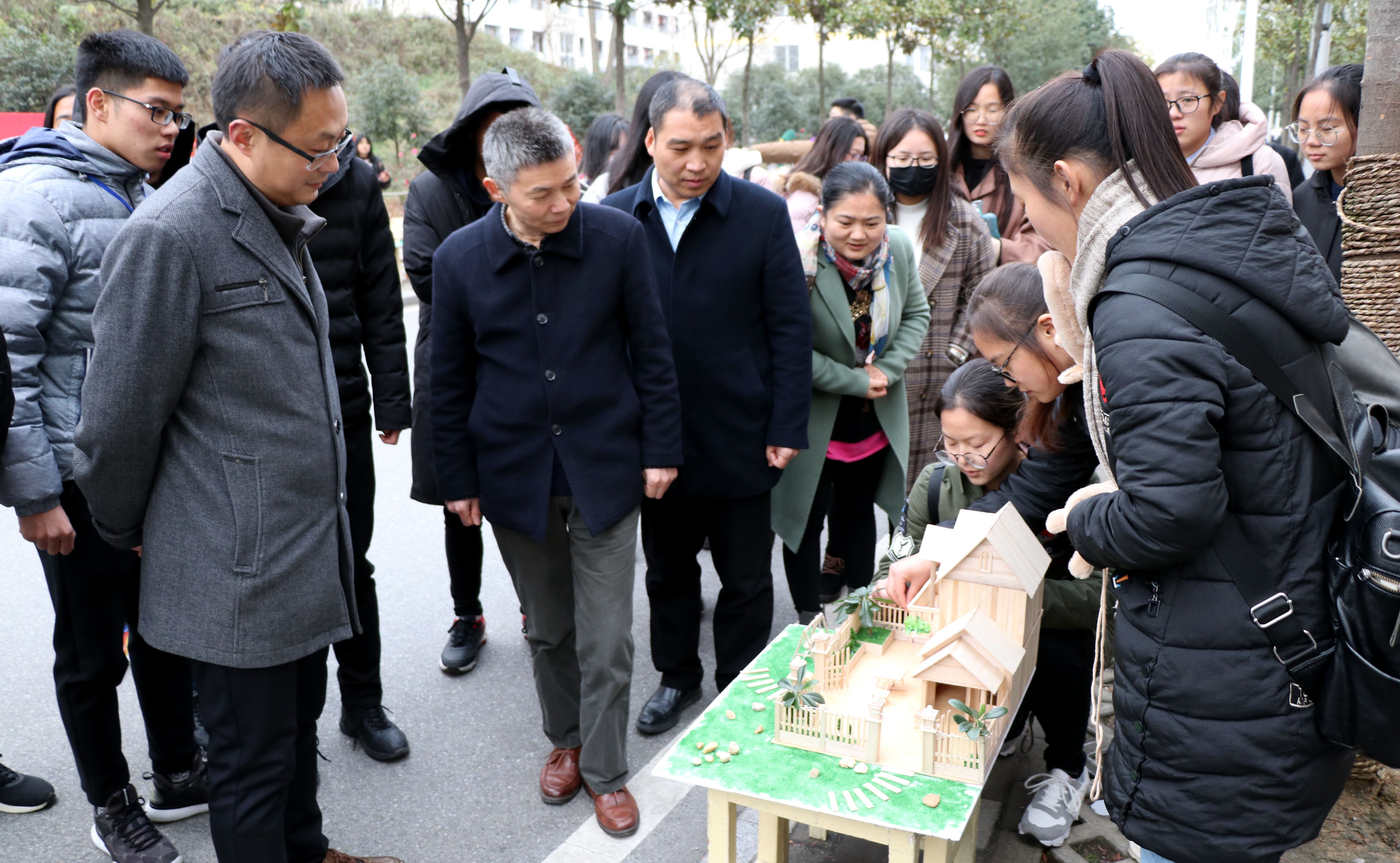 2018年建模大赛王书记合照.JPG